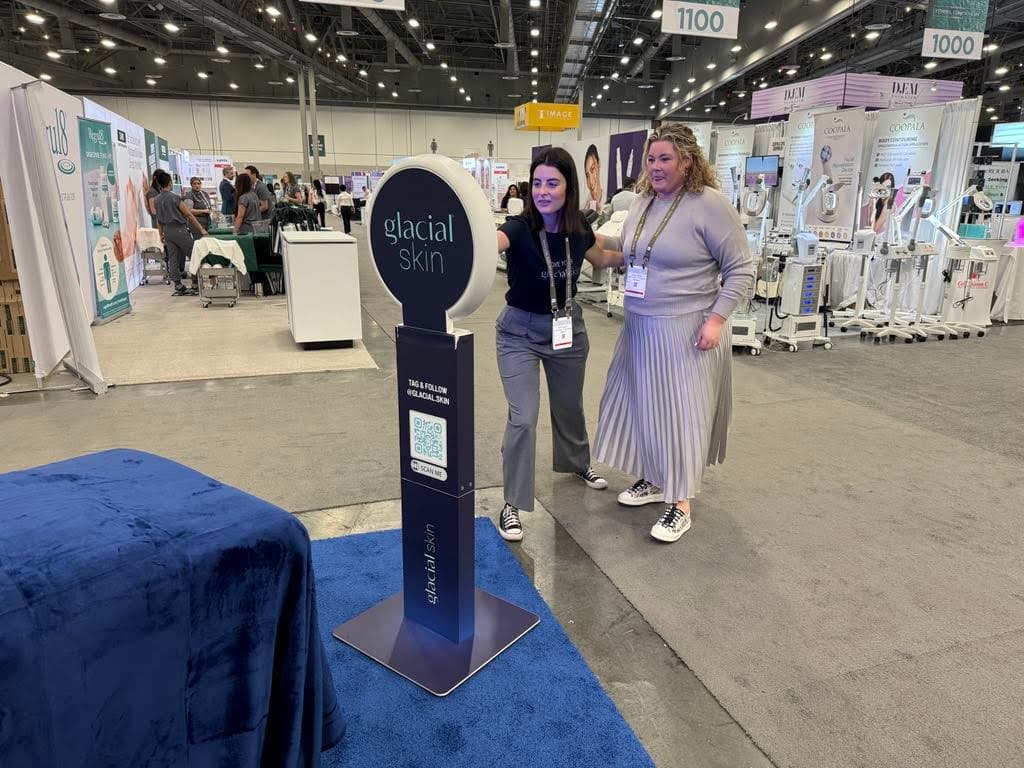 5 Ways Photo Booths Boost Trade Show Engagement