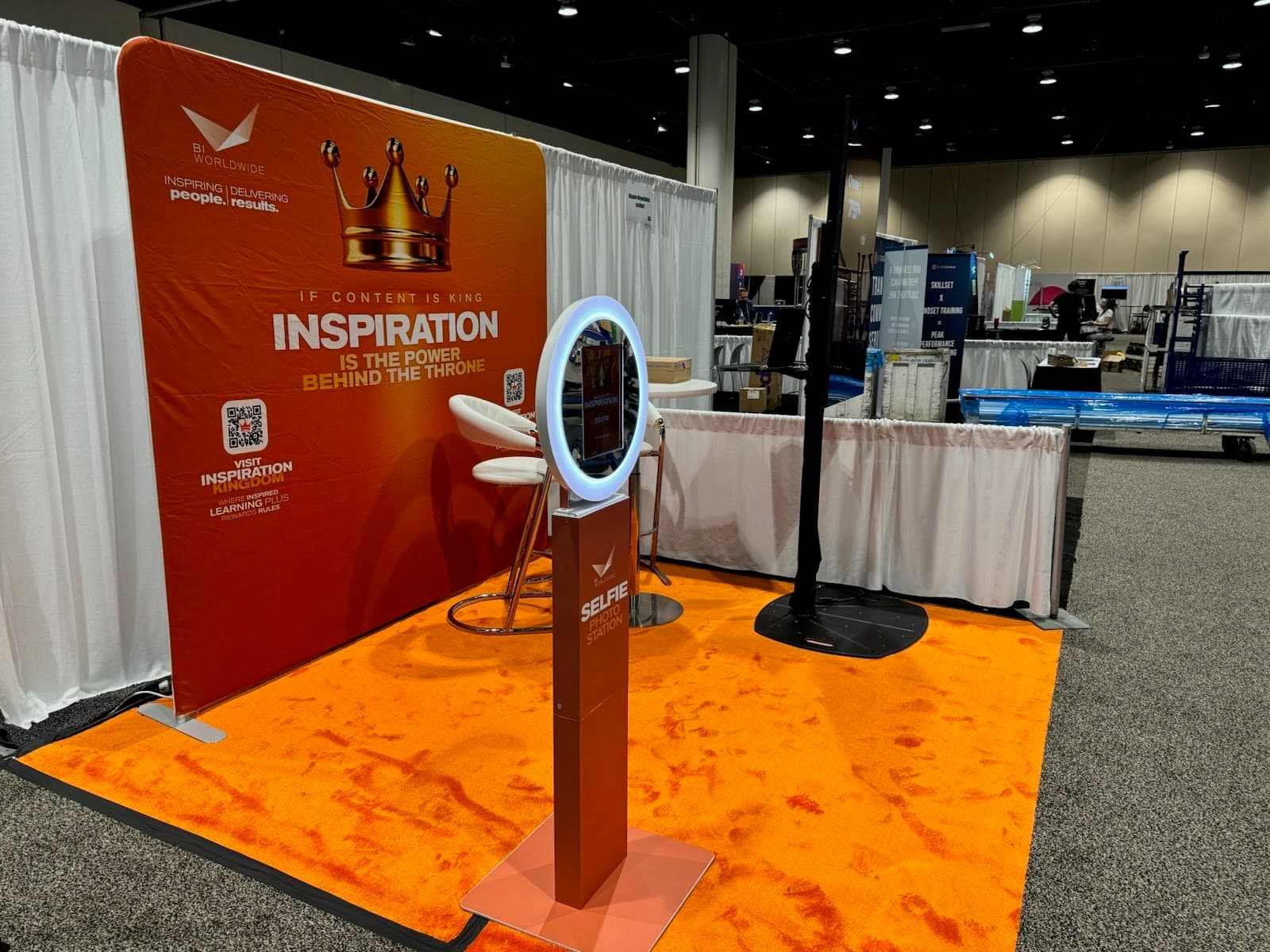 How to Drive Trade Show Engagement with Interactive Digital Kiosks