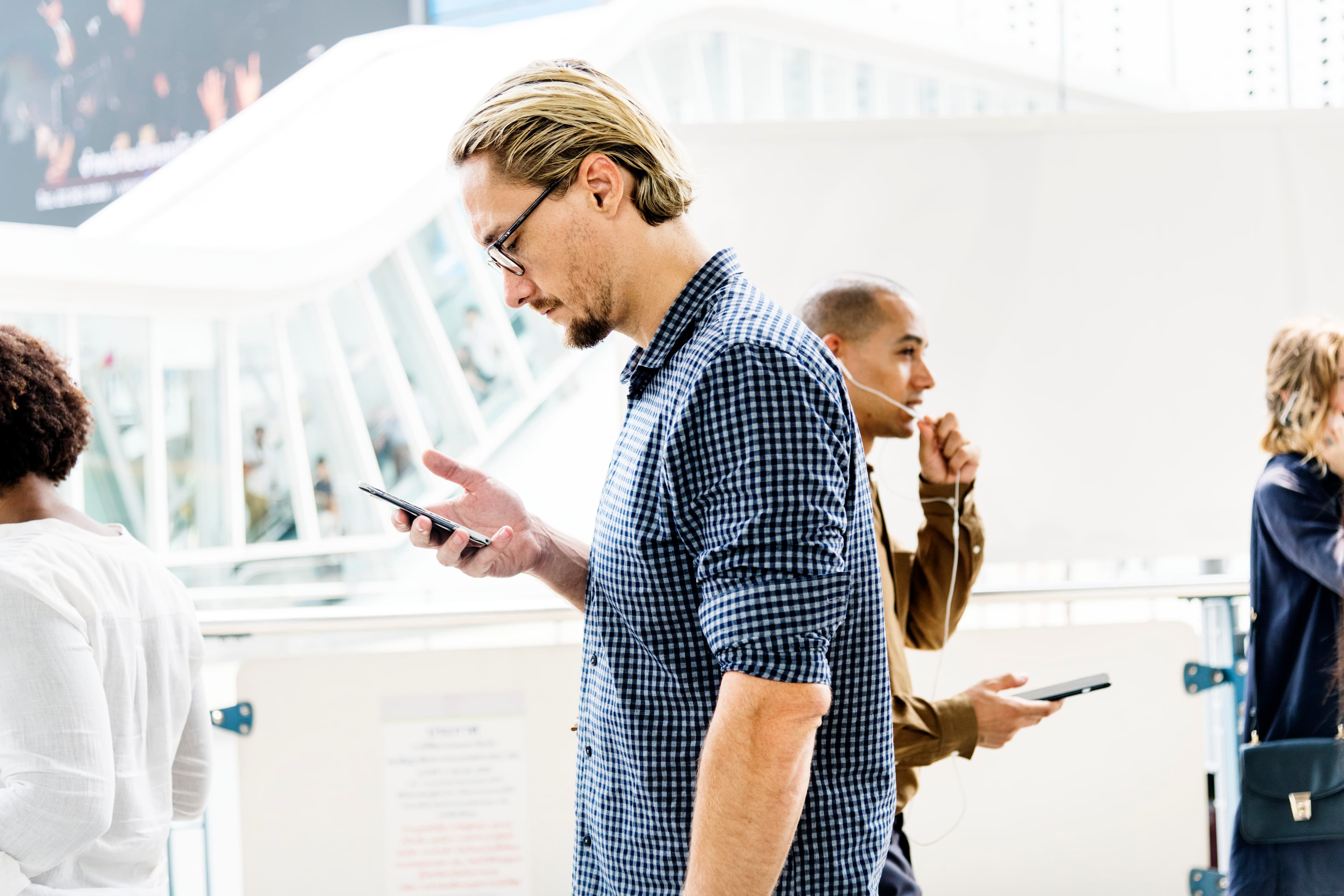 The Phygital Tradeshow Experience Blending Physical and Digital Engagement